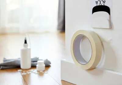 Double Sided Tape vs Traditional Glue: A Complete Comparison of Pros and Cons